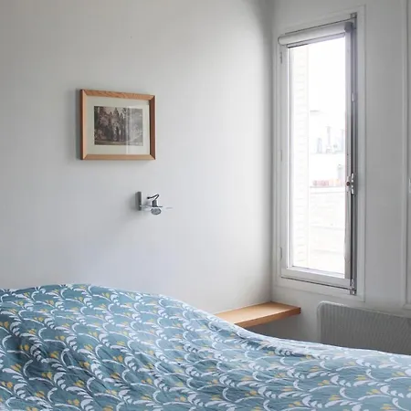 Apartment Bright Cocoon With View Of The Eiffel Tower